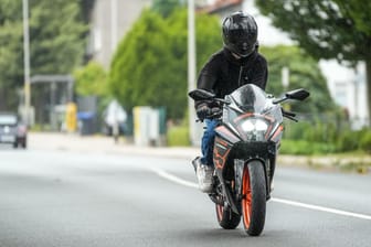 Motorradfahrer auf der Ardeystraße