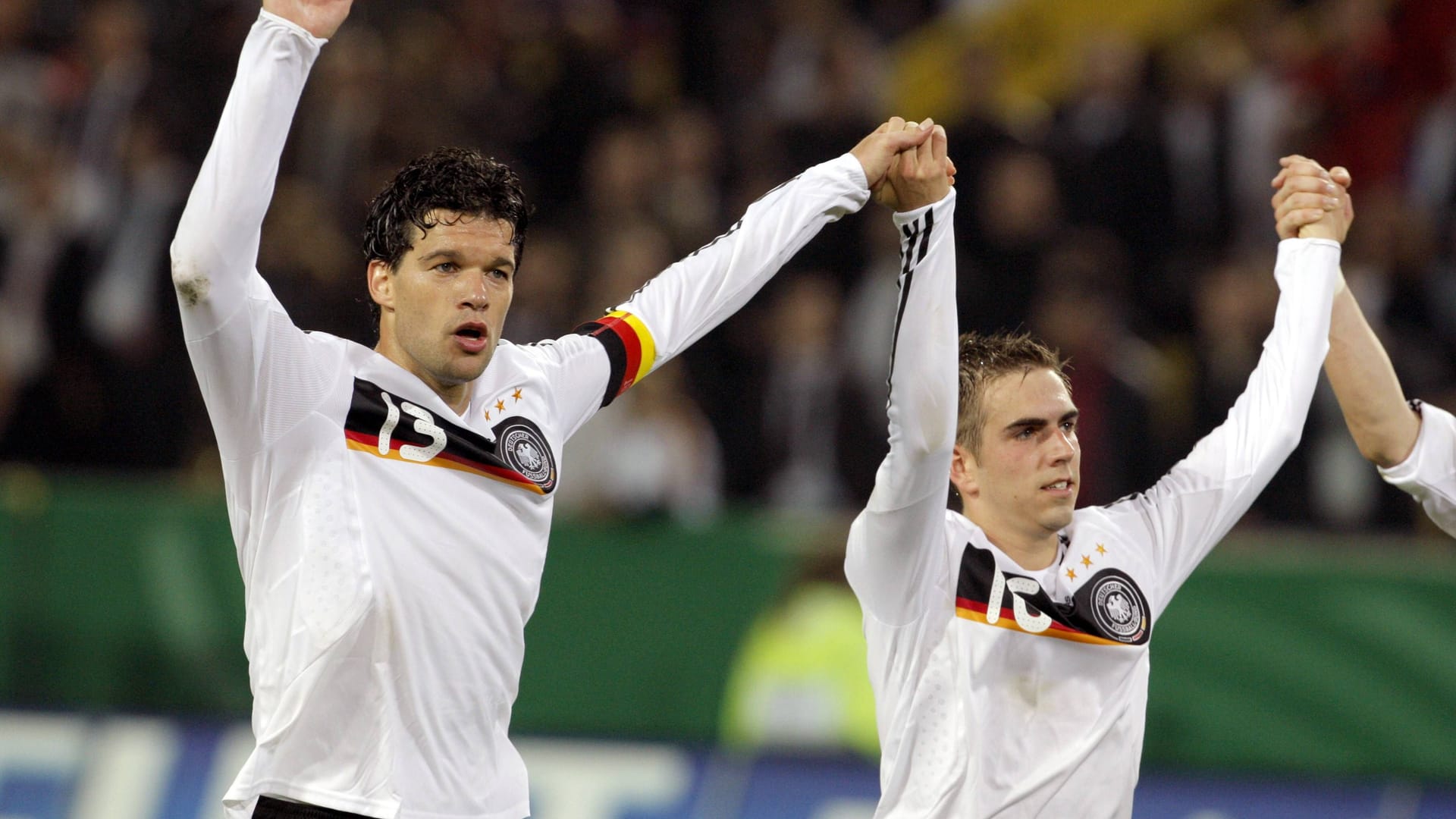 Michael Ballack (li.) und Philipp Lahm im Deutschlandtrikot: Die Ex-DFB-Stars hätten Klopp irgendwann gerne als Bundestrainer.