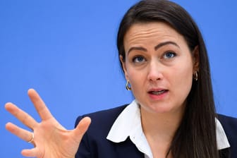 Geraldine Dany-Knedlik: Die Sprecherin des Deutschen Instituts für Wirtschaftsforschung (DIW Berlin) stellt die Prognose vor.