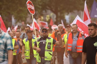 Warnstreik von Beschäftigten im Hamburger Hafen (Archivfoto).