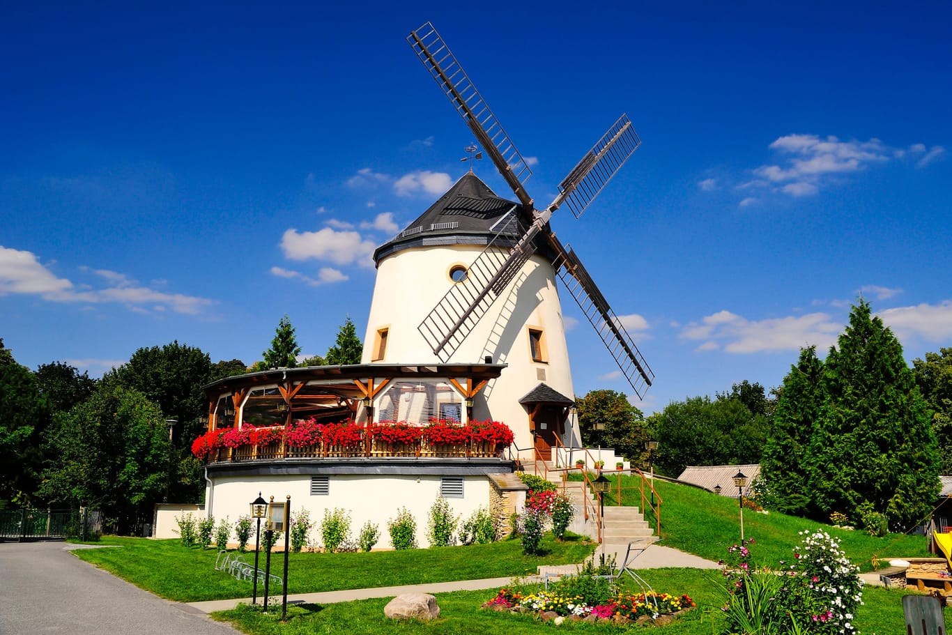 Blick auf die Leutewitzer Mühle: Ein Stück Dresdner Geschichte soll den Besitzer wechseln.