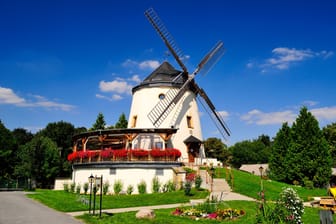 Blick auf die Leutewitzer Mühle: Ein Stück Dresdner Geschichte soll den Besitzer wechseln.