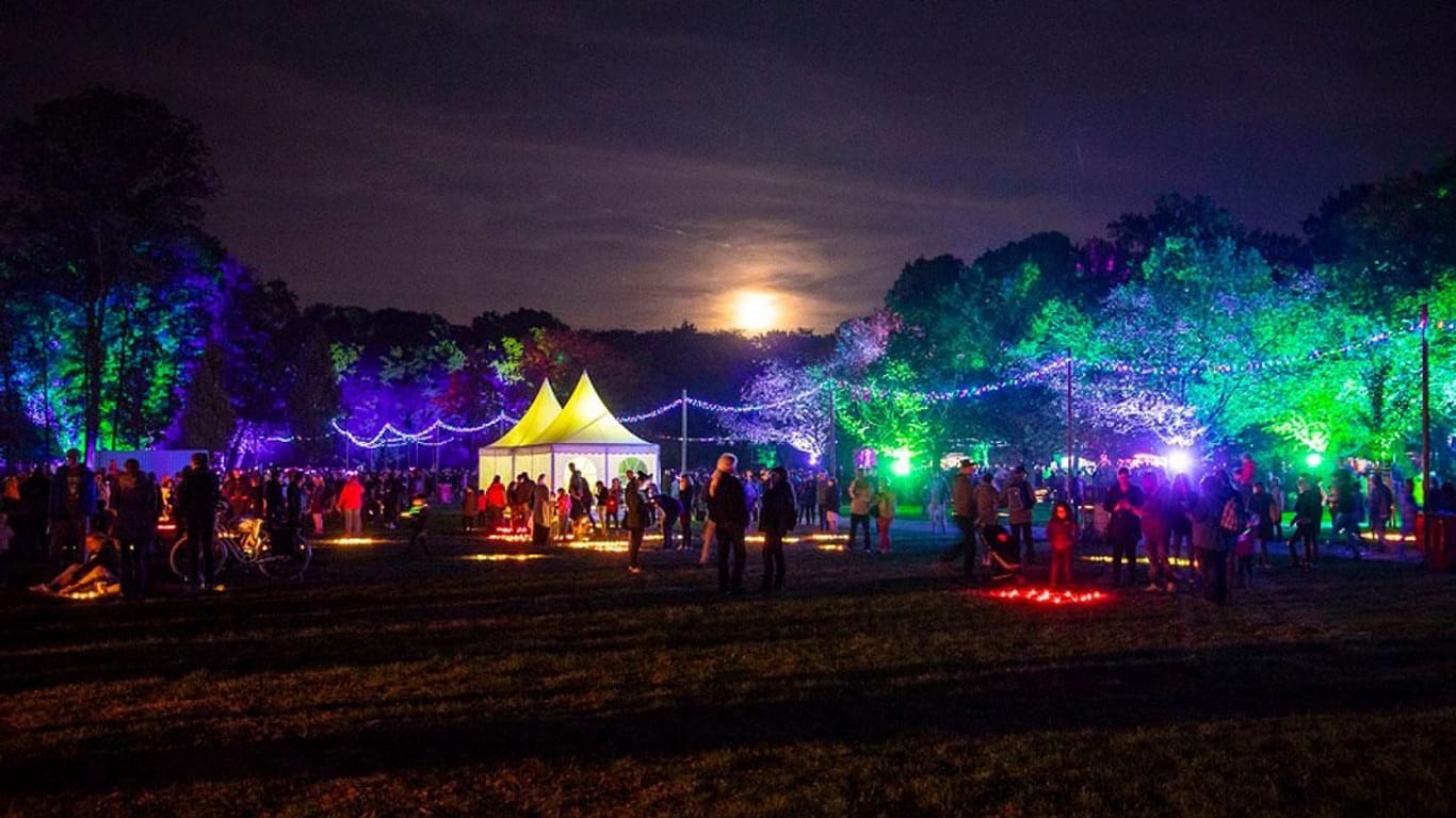 Das Lichterfest im Fredenbaumpark sorgt im Spätsommer für eine hell erleuchtete Nacht.