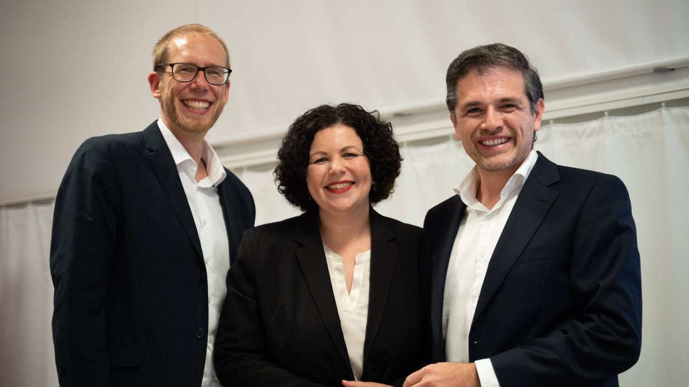 14.09.2024, Bremen: Christopher Schulze (BSW, l), Landesbeauftragter und Kandidat für den Landesvorsitz beim Bündnis Sahra Wagenknecht in Bremen, Amira Mohamed Ali (BSW, m), Bundesparteivorsitzende und Alper Iseri (BSW, r), Unternehmer und Kandidat für den Landesvorsitz beim Bündnis Sahra Wagenknecht in Bremen.