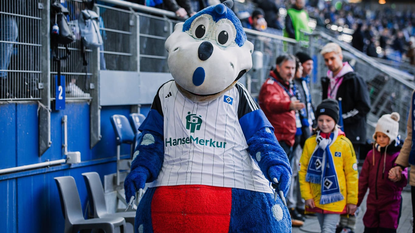 Beliebt bei großen und kleinen Fans (Archivbild): HSV-Maskottchen Dino Hermann feiert den Weltkindertag mit dem Verein.