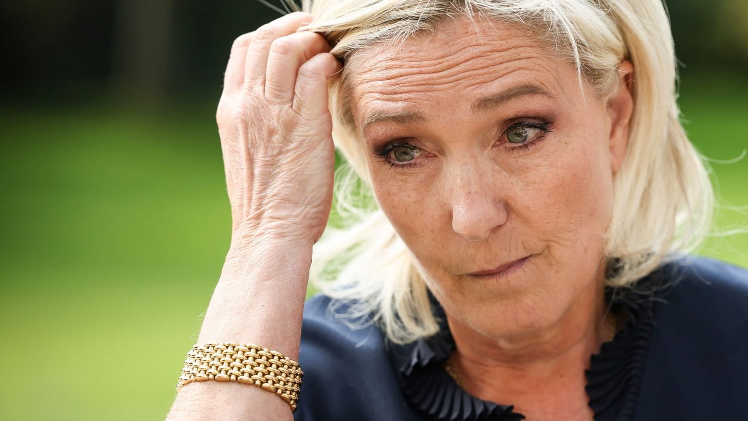 Le Pen wegen Verdachts auf Veruntreuen von EU-Geldern vor Gericht