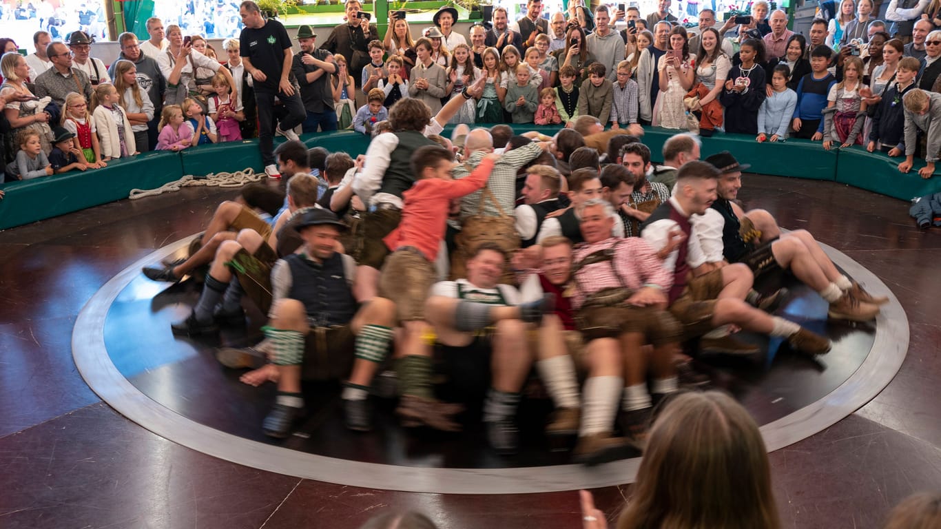 Das Teufelsrad auf dem Oktoberfest (Archivbild): Immer wieder kommt es dort zu Spanner-Vorfällen.