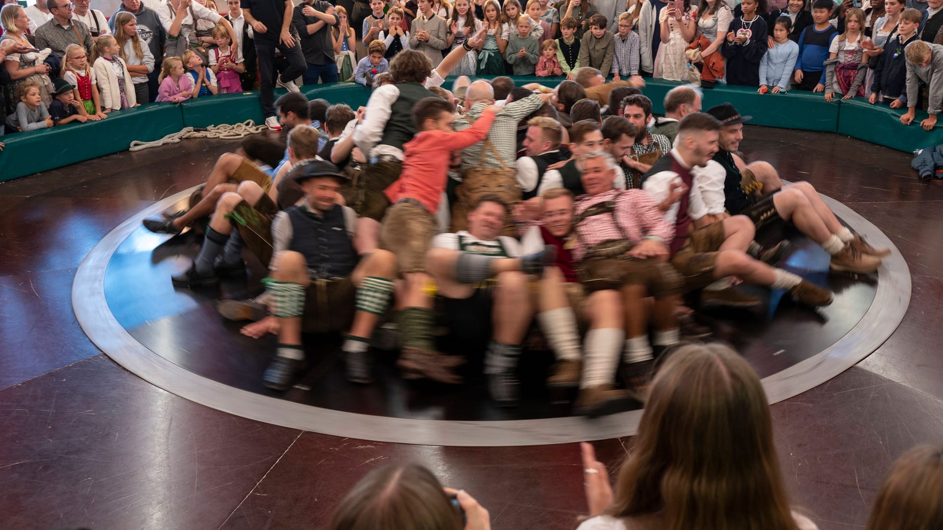 Das Teufelsrad auf dem Oktoberfest (Archivbild): Immer wieder kommt es dort zu Spanner-Vorfällen.