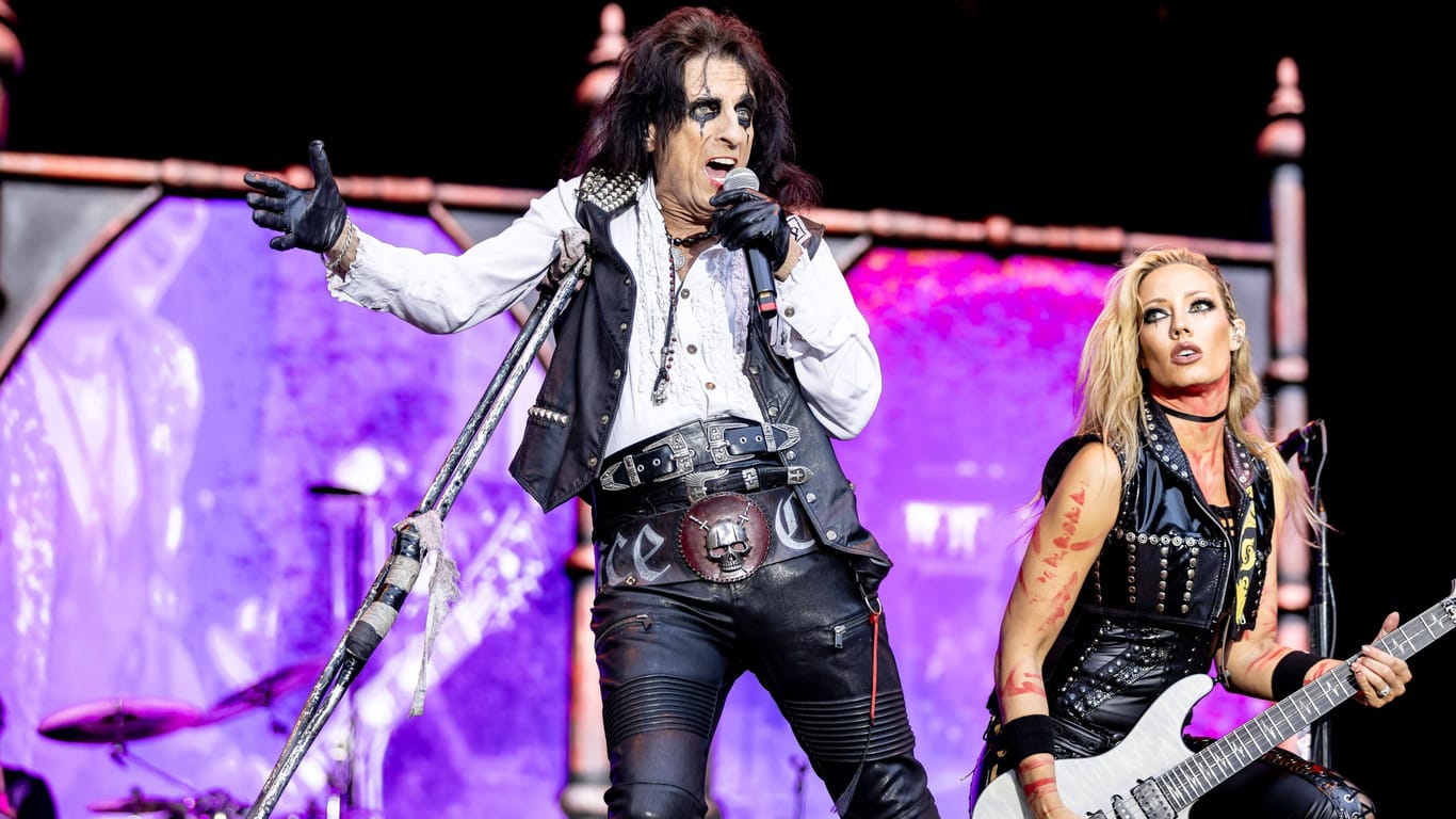 Auch "Schockrocker" Alice Cooper (l.) ließ sich in diesem Sommer mit seiner Band beim Stadtpark Open Air blicken.