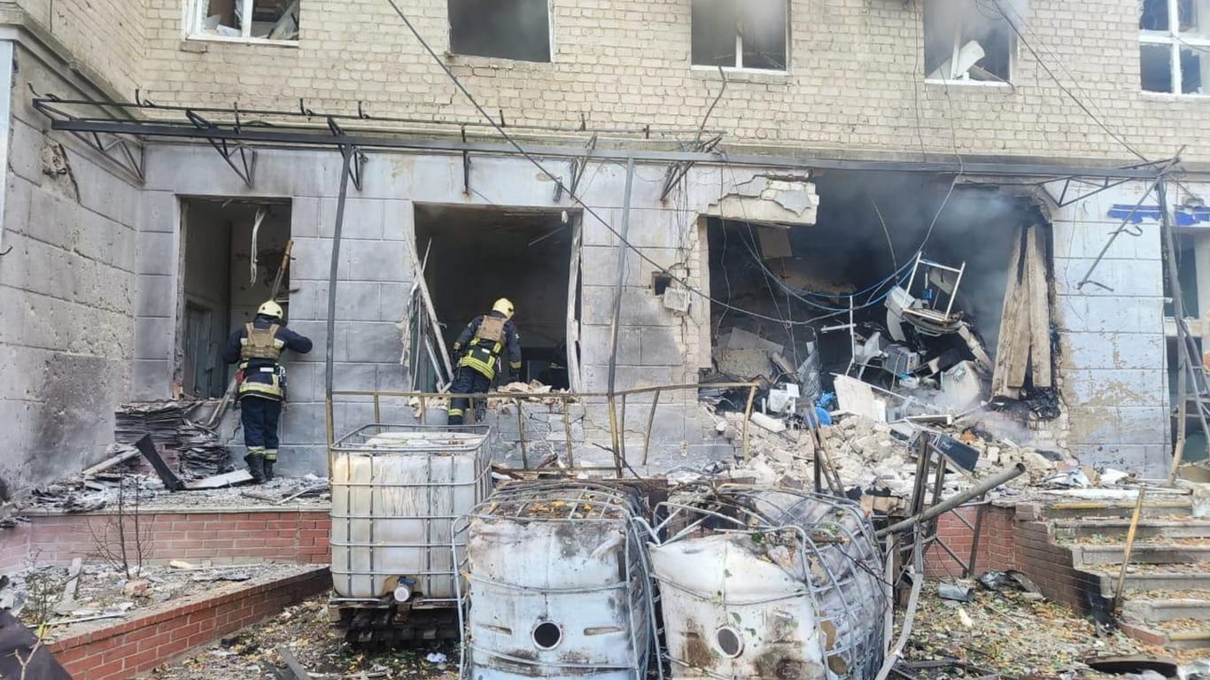 Ein von Russland angegriffenes Krankenhaus in Sumy: Mehrere Menschen starben bei dem Luftschlag.