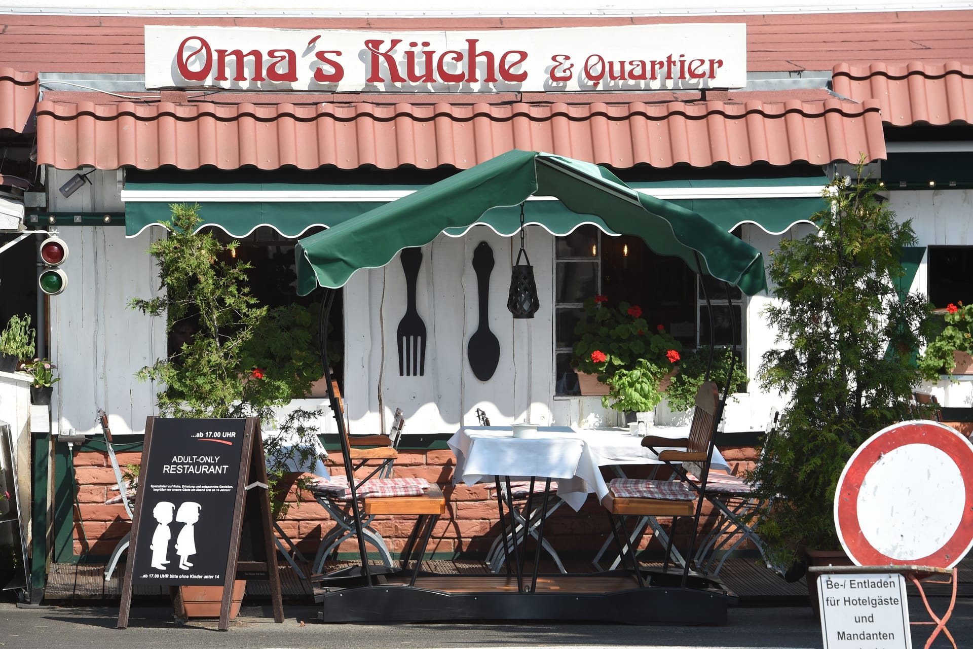 Binz auf Rügen: Bild vom Eingang des Restaurants "Oma's Küche".