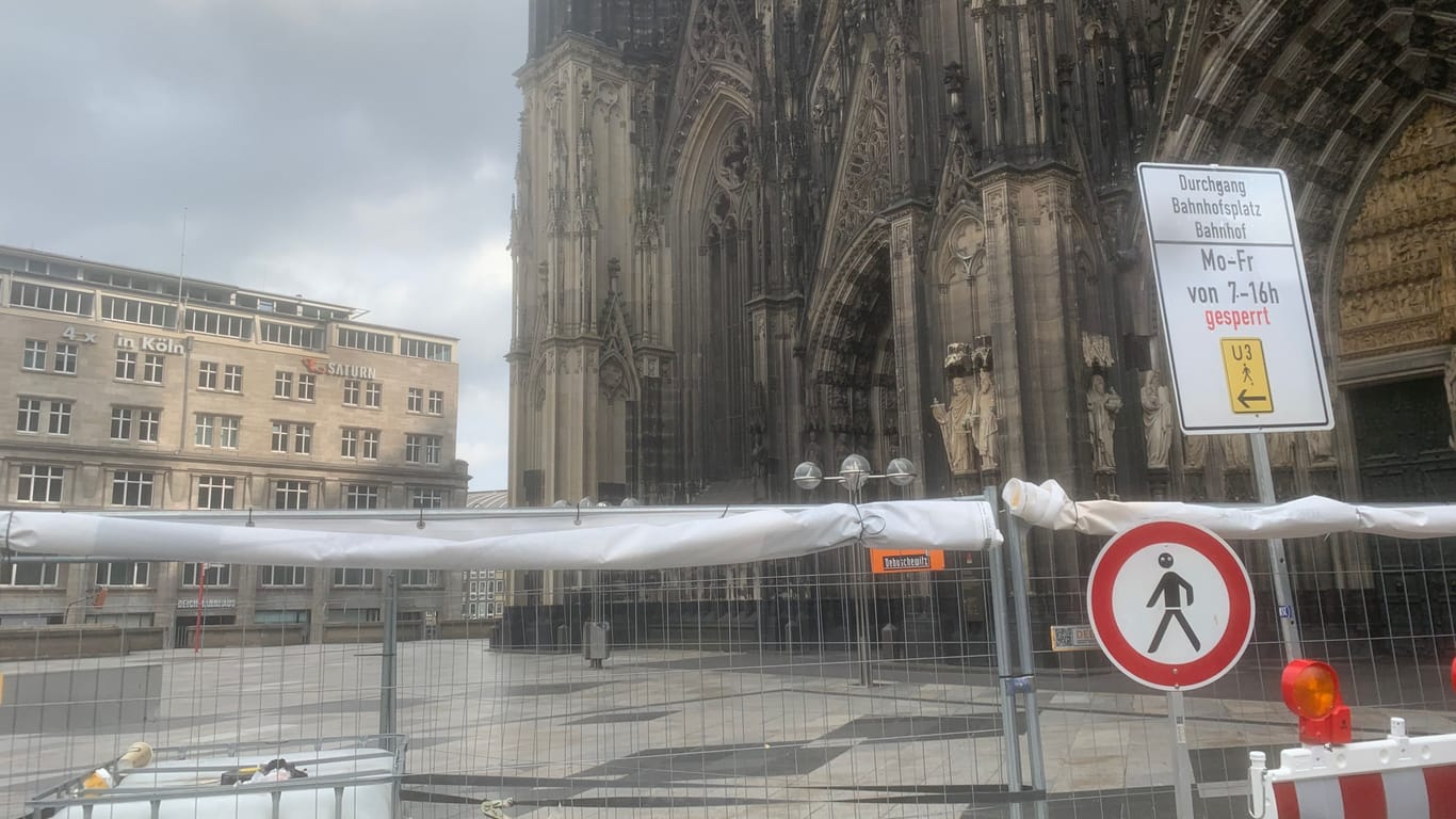 Die Domplatte. Der Bereich um den Dom wird teilweise für Fußgänger gesperrt.