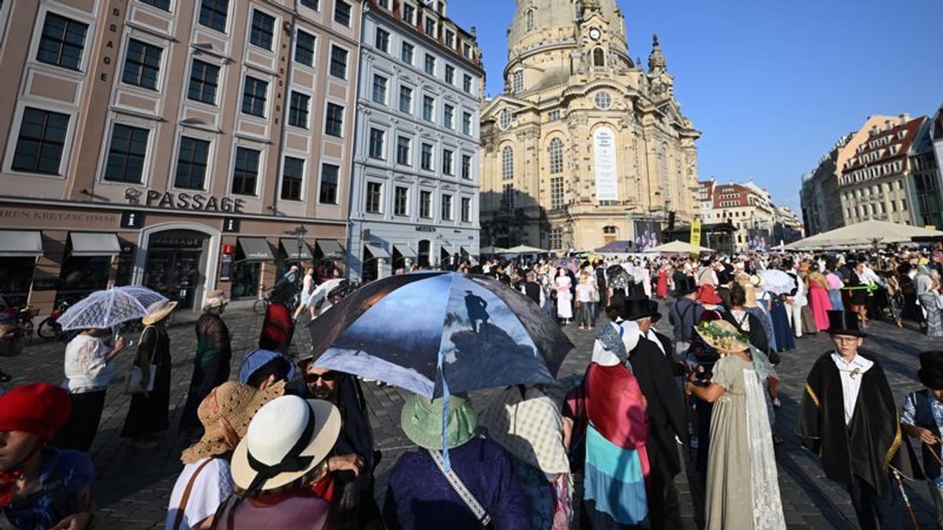 Zwei Teilnehmer vor der Frauenkirche: Wird es reichen, um gegen Greifswald zu gewinnen?