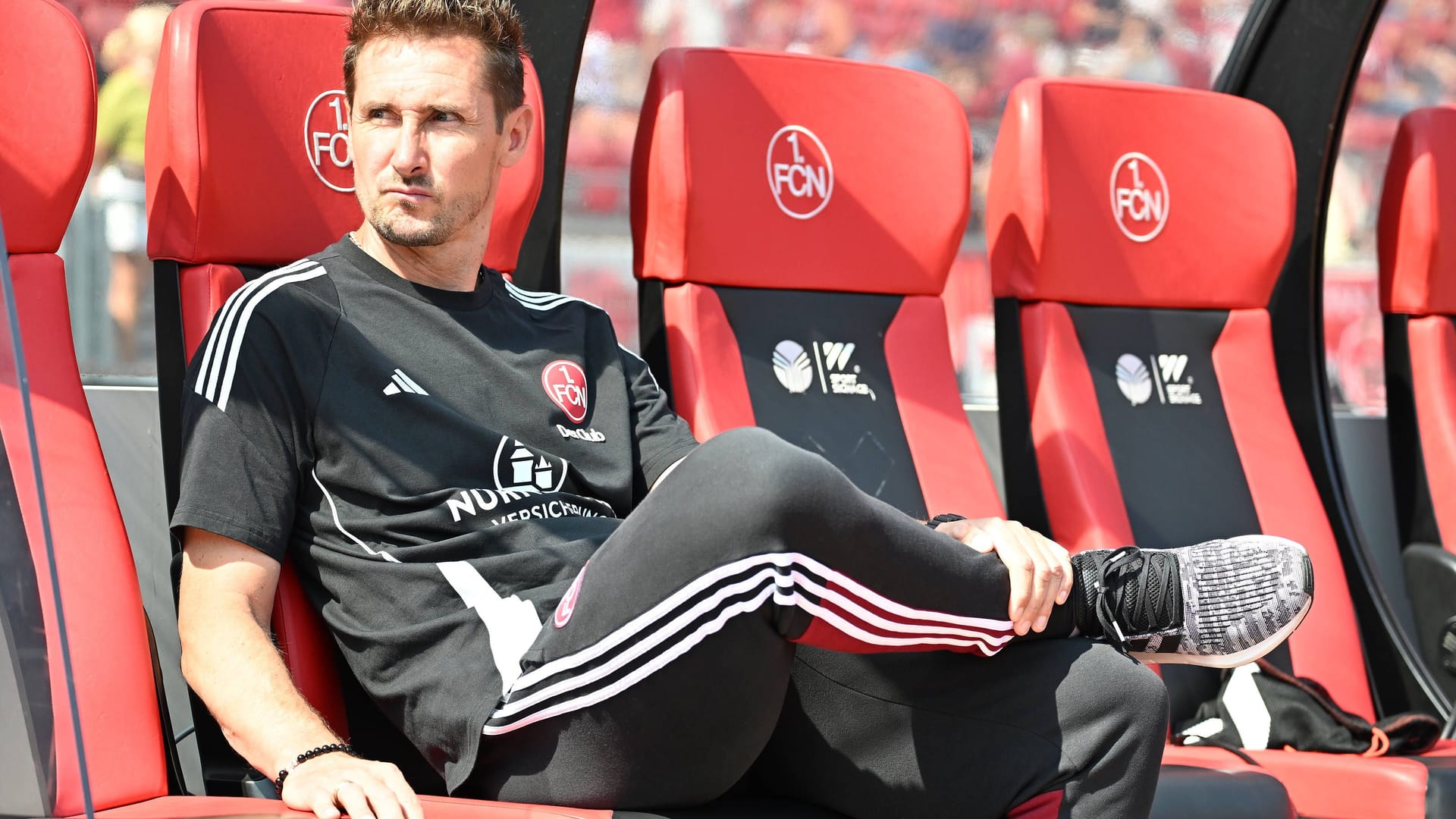 Miroslav Klose auf der Trainerbank des 1. FC Nürnberg: