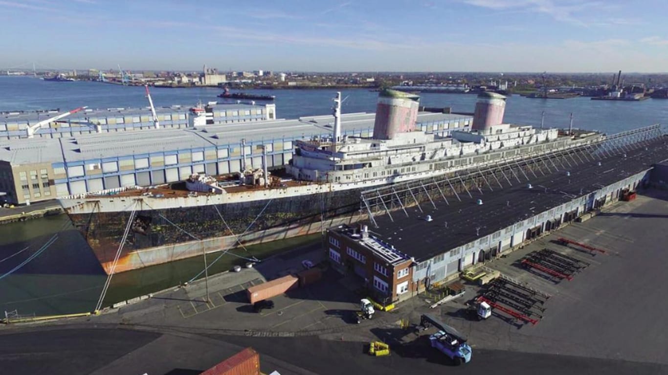 Pier 82 in Philadelphia: Hier muss die "United States" bald weg.