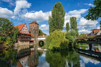 Blick auf die historische Meile in Nürnberg (Archivfoto): Das Sommerwetter hat schon bald ein Ende.