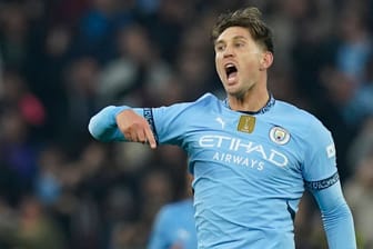 John Stones jubelt: Er schaffte den späten Ausgleich für Manchester City.