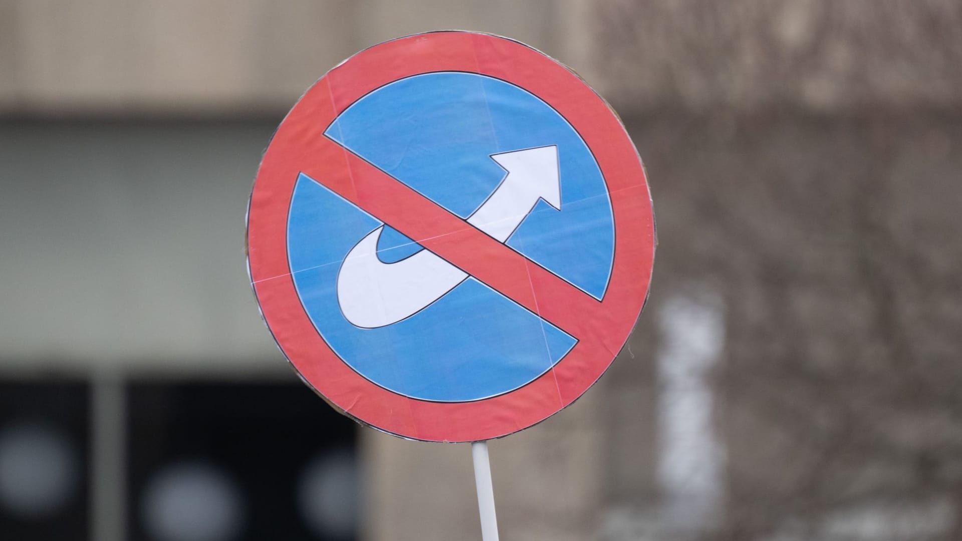 Durchgestrichenes Logo der AfD (Symbolbild): Die Veranstaltung der AfD in einem Stadtteilzentrum in Hannover hat eine Gegendemo auf den Plan gerufen.