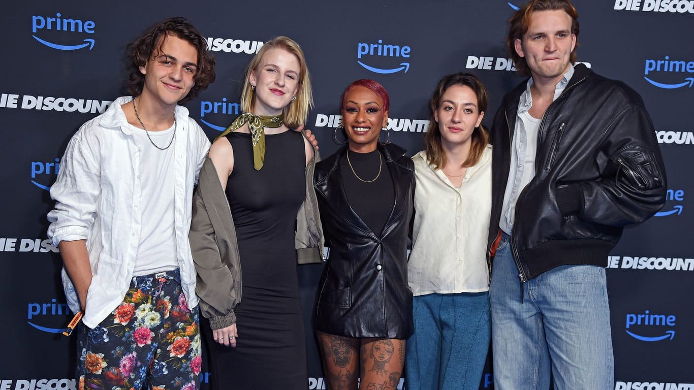 David Ali Rashed, Klara Lange, Nura Habib Omer aka Nura, Marie Bloching und Ludger Bökelmann aus "Die Discounter" bei der Premiere der dritten Staffel (Archivbild).