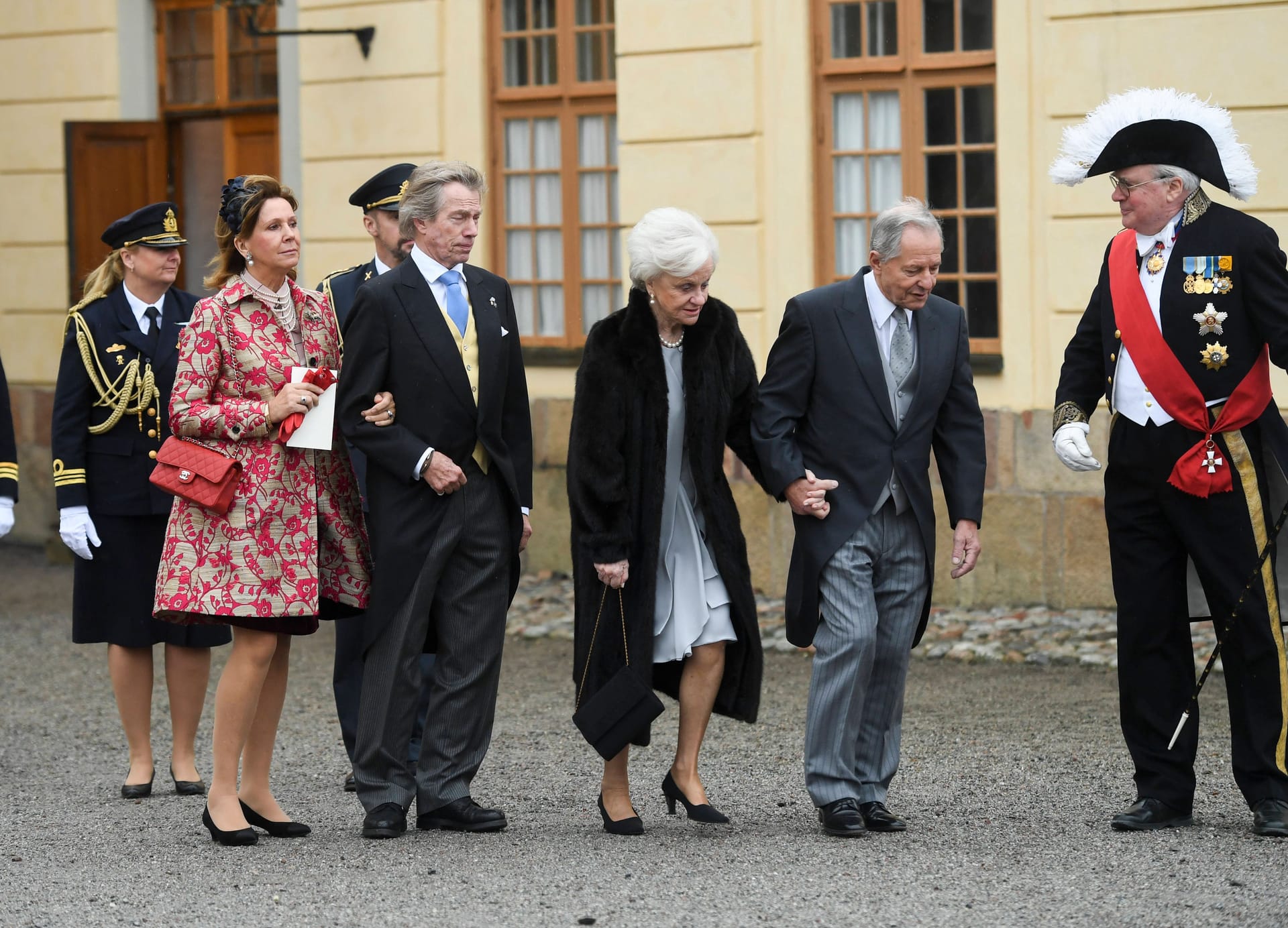 Charlotte und Ralf Sommerlath (3. und 2. Person von links) bei der Taufe von Prinz Gabriel in der Schlosskirche Drottningholm.