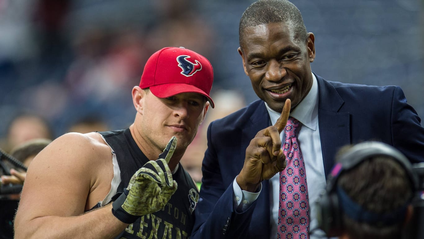 Auch Jahre nach seiner Karriere war der berühmte Zeigefinger noch die Pose für Fotos bei Dikembe Mutombo (r., hier mit Ex-NFL-Star JJ Watt).