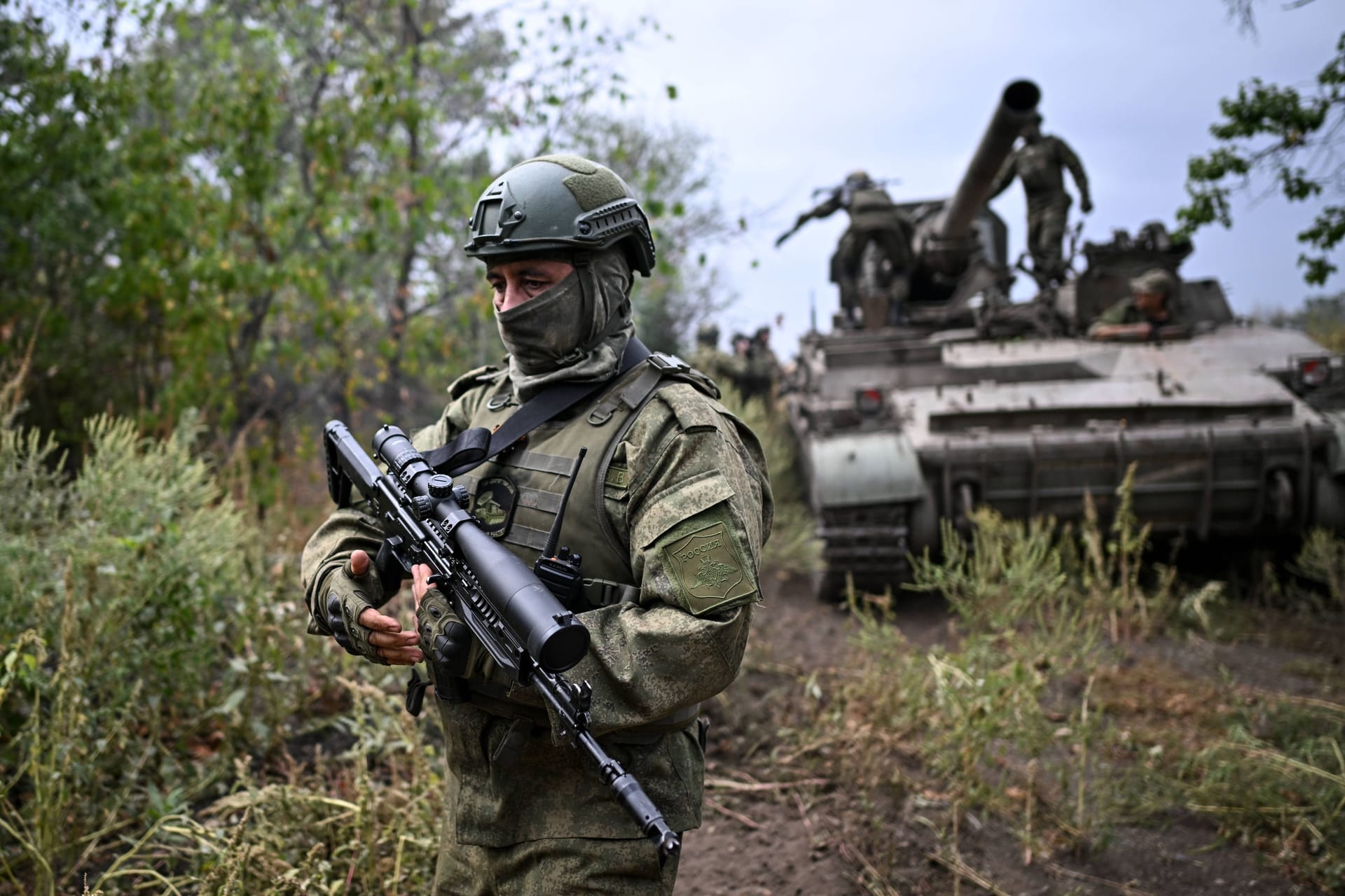 Russische Soldaten im Donbass: Die Ukraine steht im Krieg mit Russland unter massivem Druck.