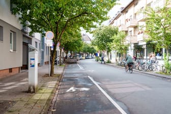 Das Piktogramm für Liefer- und Ladezonen: Ein erstes der neuen Symbole wurde in der Südstraße bereits aufgebracht.