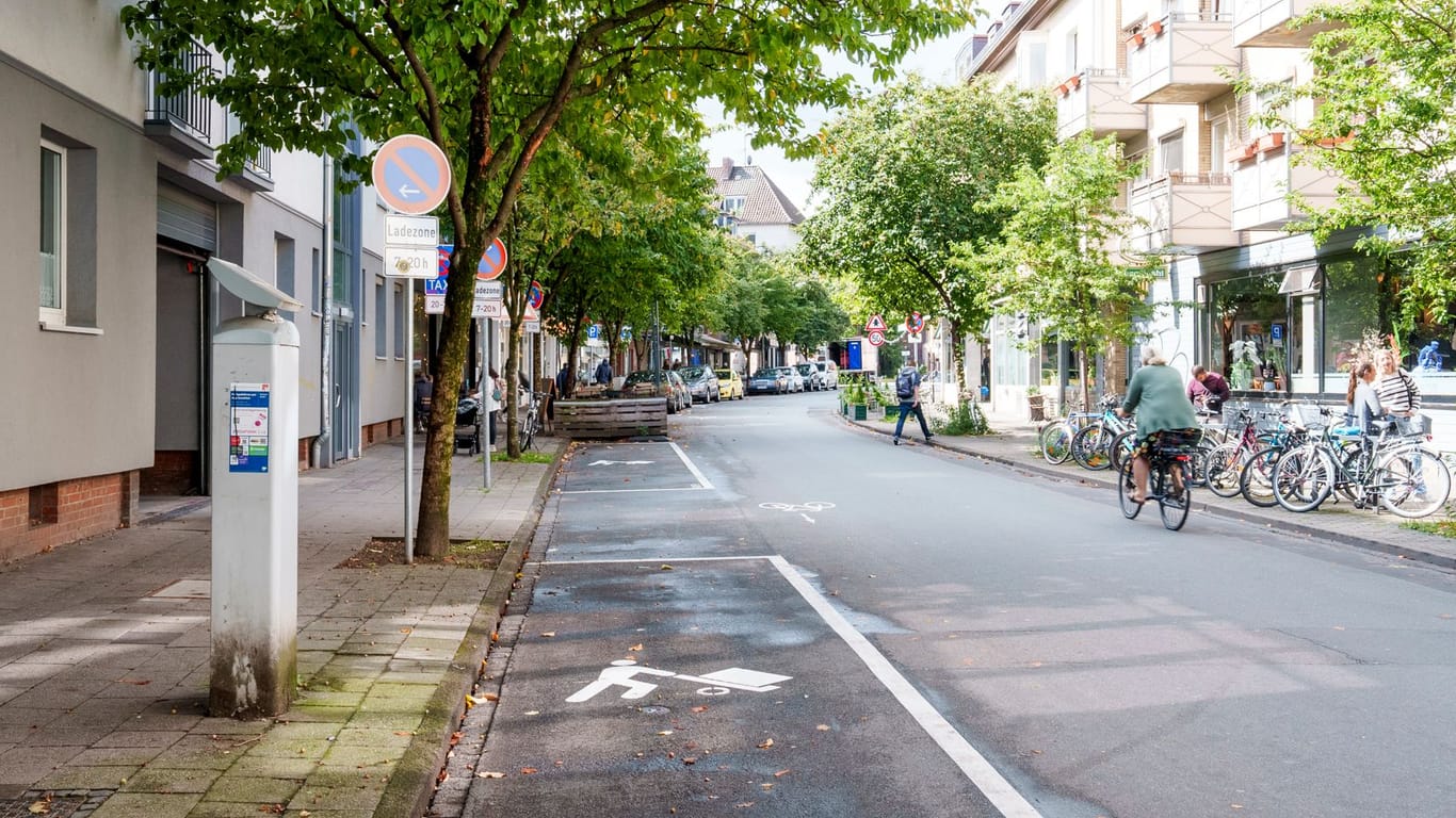 Das Piktogramm für Liefer- und Ladezonen: Ein erstes der neuen Symbole wurde in der Südstraße bereits aufgebracht.