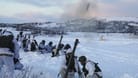 Soldaten einer russischen Arktis-Brigade beim Training (Symbolbild). Bei Cherson soll es massive Verluste gegeben haben.