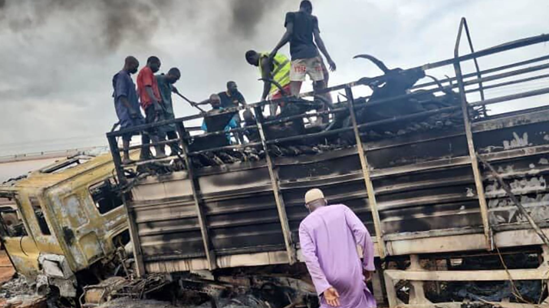 Explosion nach schwerem Unfall in Nigeria