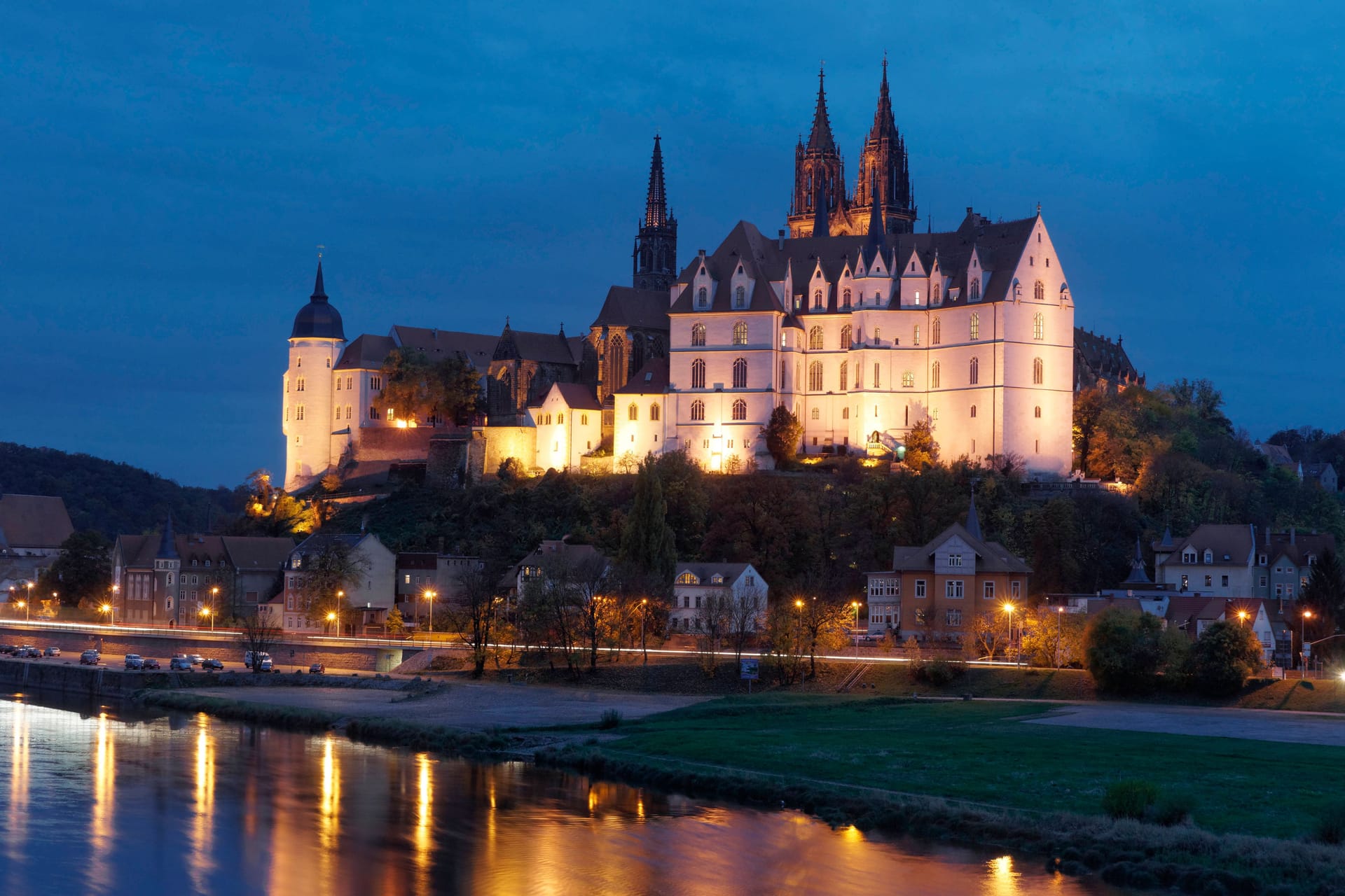 Blick auf die Albrechtsburg Meißen bei Nacht: