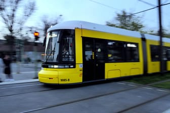 Die M13 in Berlin (Archivbild): Hier kam es zu einer Messerattacke auf einen Jugendlichen.