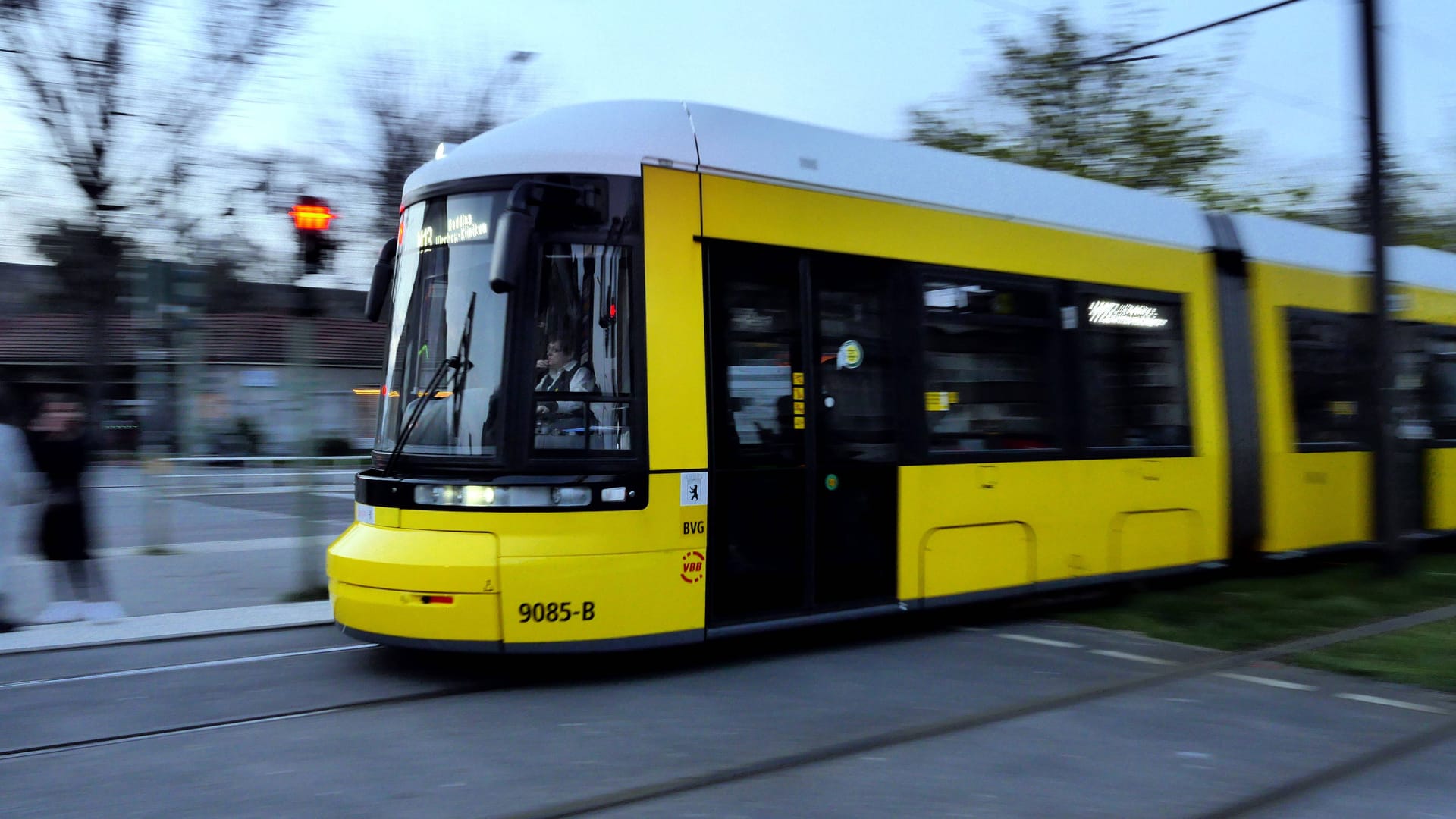 Die M13 in Berlin (Archivbild): Hier kam es zu einer Messerattacke auf einen Jugendlichen.