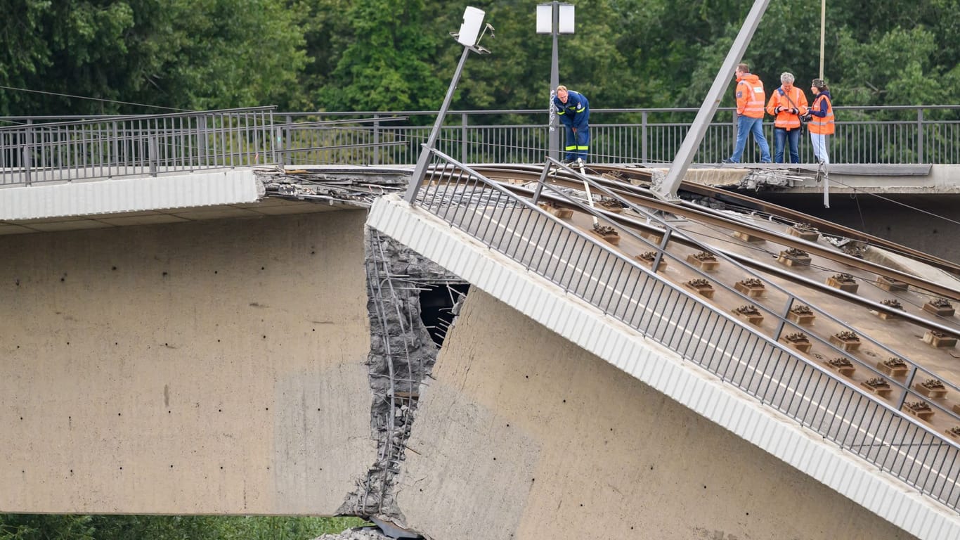 Carolabrücke in Dresden eingestürzt