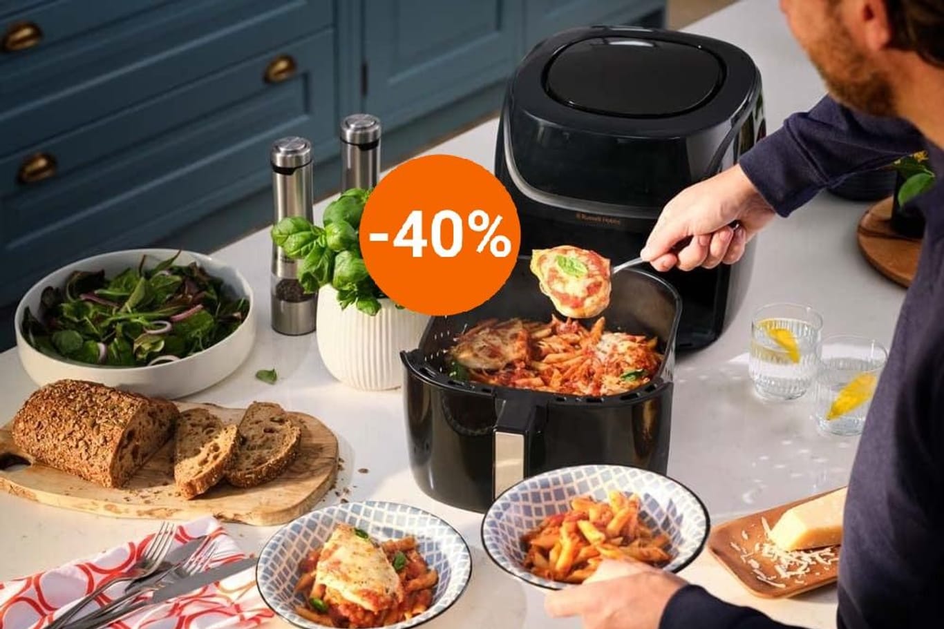 Bei Amazon erhalten Sie heute über 40 Prozent Rabatt auf eine XXL-Heißluftfritteuse von Russell Hobbs.