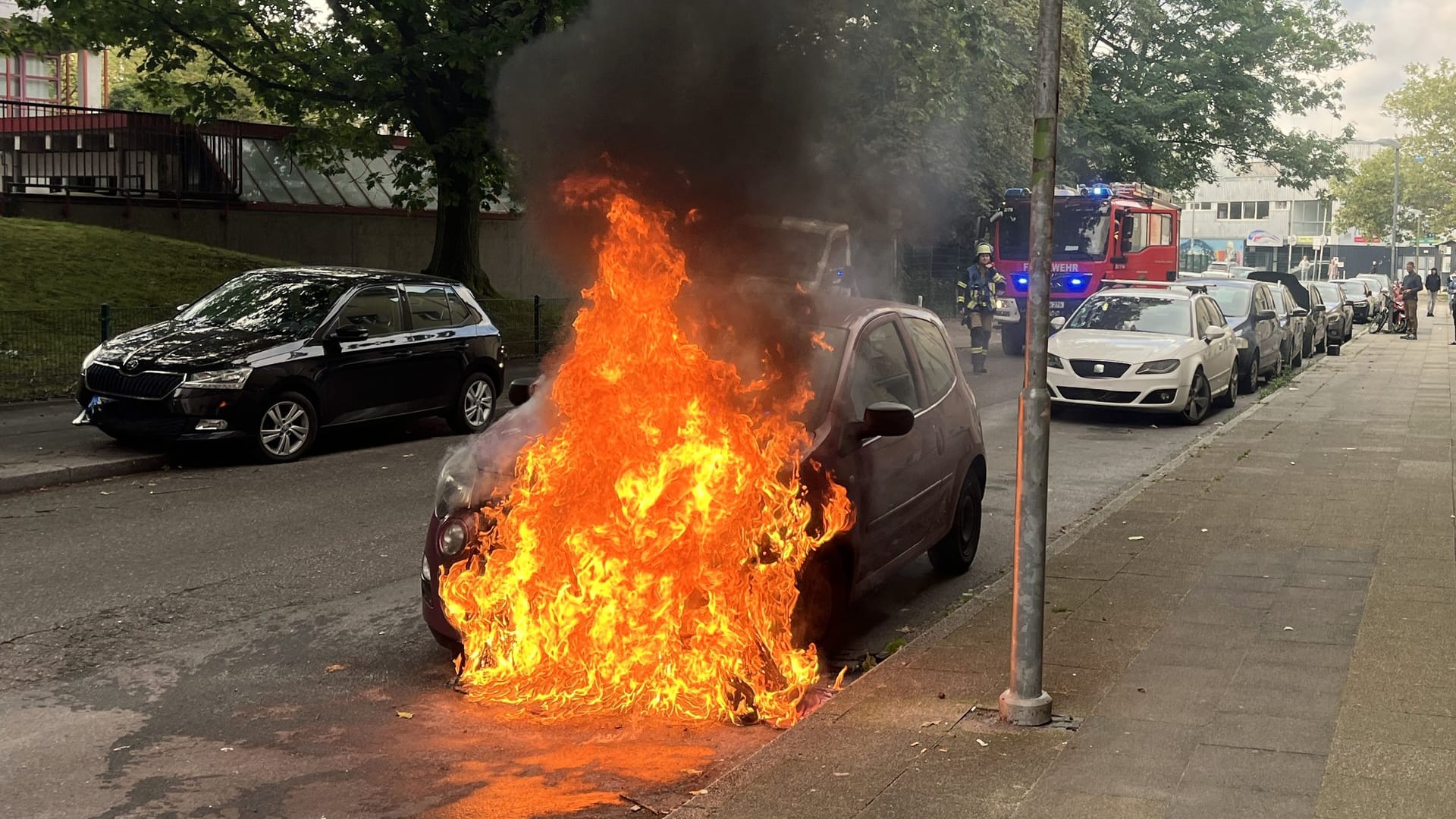 Ein Auto ist in Essener-Frohnhausen in Brand geraten: Die Ursache ist noch unklar.