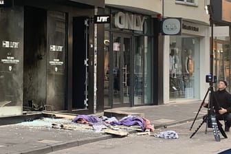 Der Tatort in der Kölner Ehrenstraße: Am Mittwochmorgen hat es erneut eine schwere Explosion in der Innenstadt gegeben.