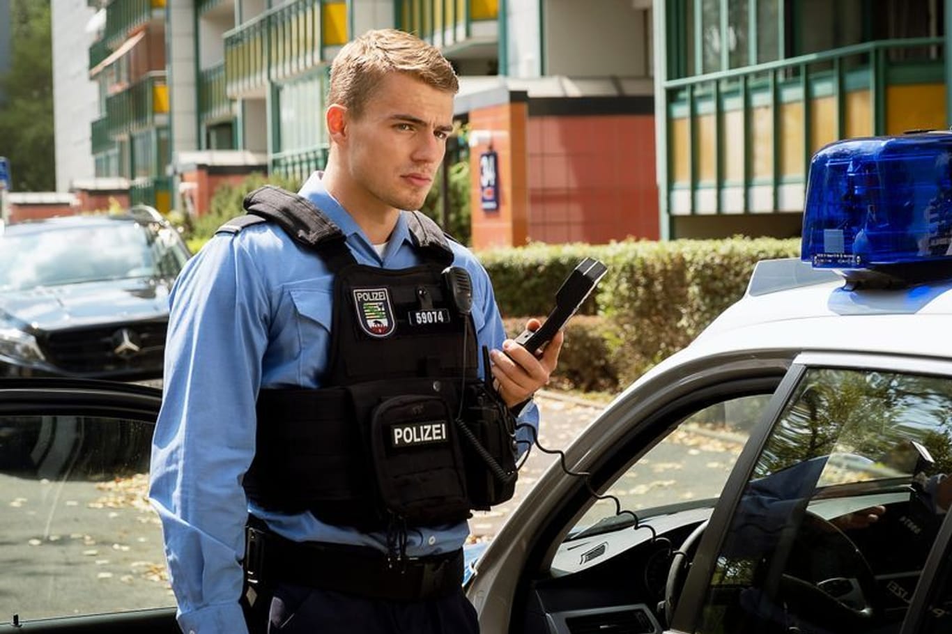 Eric Cordes spielt im ZDF einen jungen Polizisten: Der Schauspieler hat selbst erlebt, was in Brennpunkt-Stadtteilen los ist.