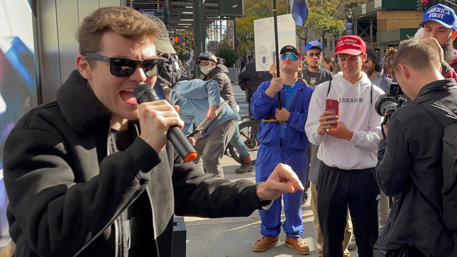 Nick Fuentes während einer Anti-Corona-Demonstration in New York (Archivbild).