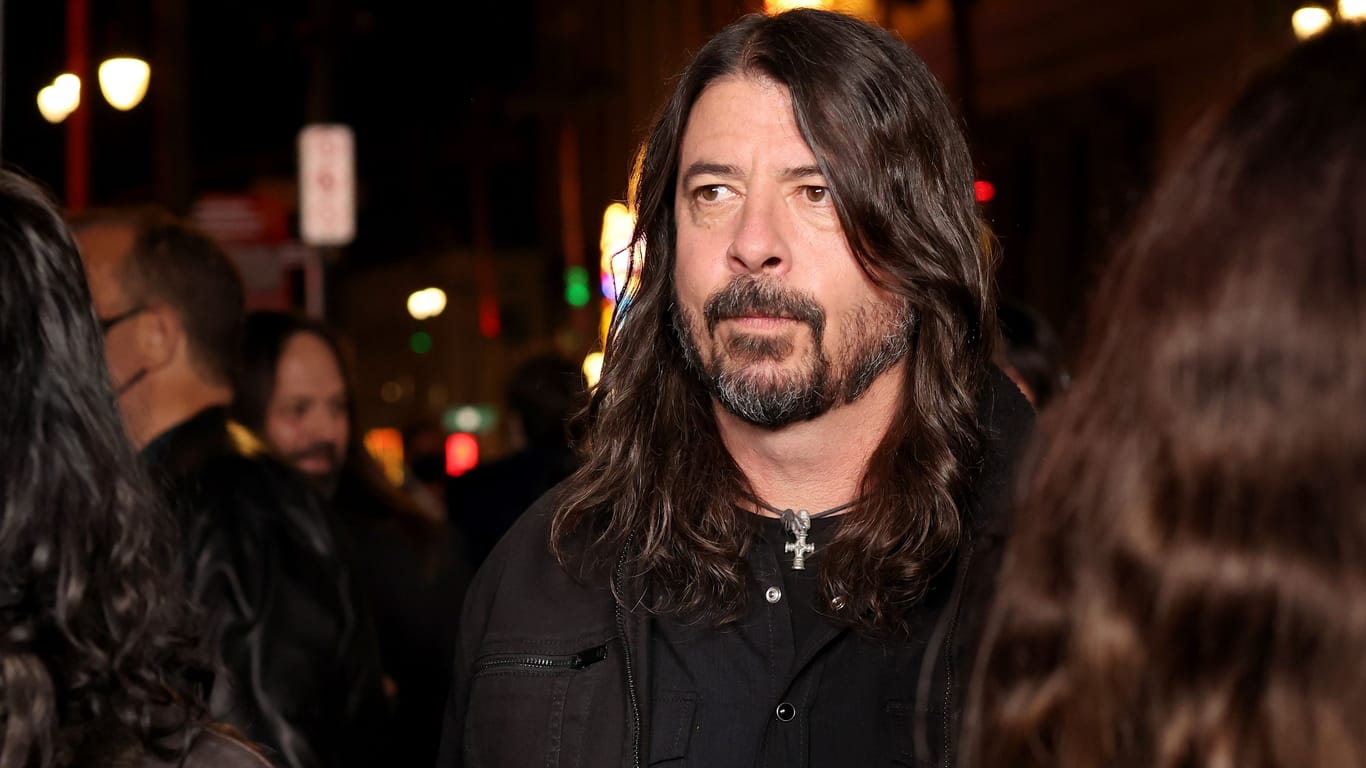 Dave Grohl: Der Musiker ist seiner Ehefrau fremdgegangen.