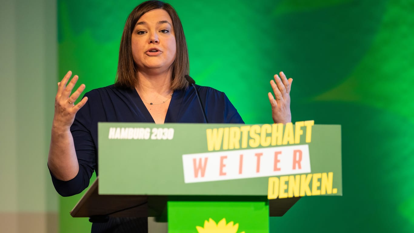 Katharina Fegebank spricht auf einem Grünen-Parteitag (Archivbild): Hamburgs Zweite Bürgermeisterin lobte den Rücktritt des Bundesvorstands.