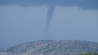 Ein Tornado über der kroatischen Insel Zlarin.