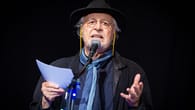 Hannover: Klaus Urban begeistert mit 80 Jahren auf der Poetry-Slam-Bühne