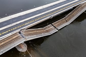 Carolabrücke in Dresden eingestürzt