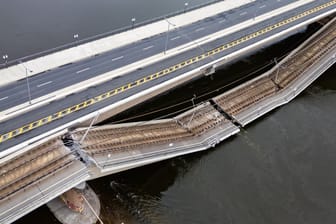 Carolabrücke in Dresden eingestürzt