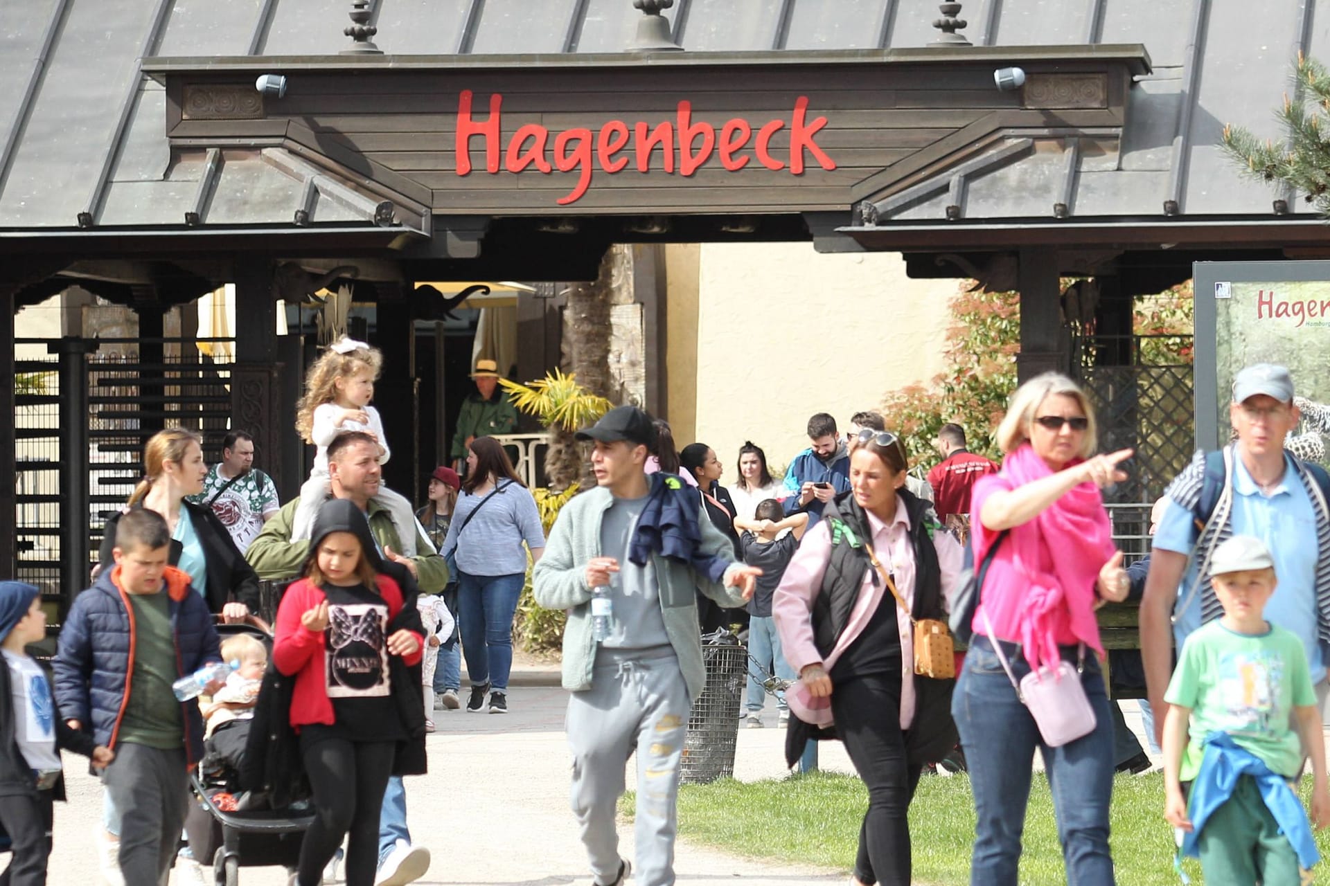 Der Haupteingang zum Tierpark Hagenbeck (Archivbild): Ganz in der Nähe entsteht bald eine große neue Schule.