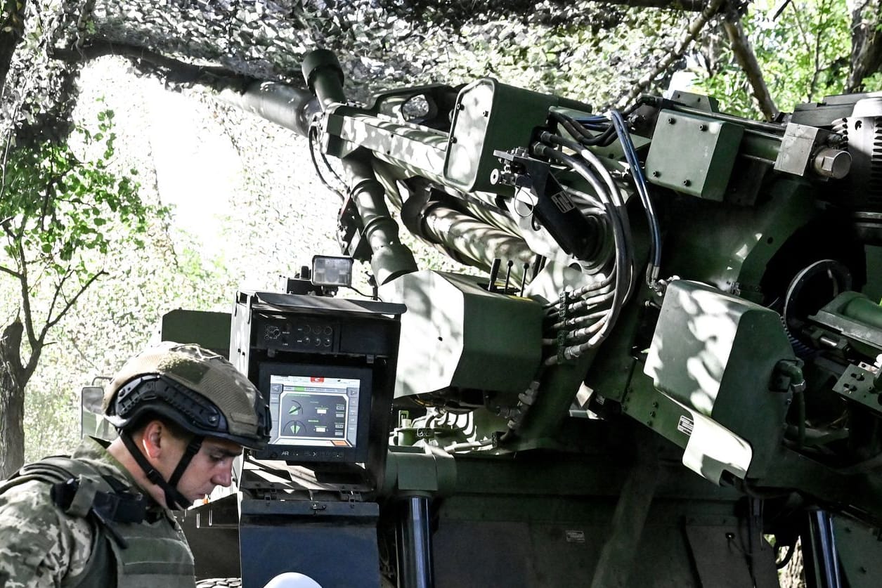 Soldaten der 55. Artilleriebrigade befinden sich in einem Kampfeinsatz in Richtung Pokrowsk in der Ostukraine.