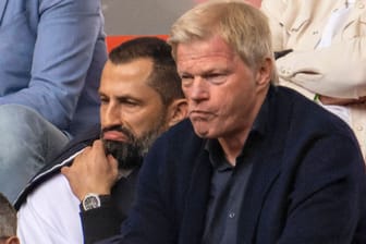 Hasan Salihamidžić (l.) und Oliver Kahn zählen zu den Ex-Bossen, die der FC Bayern eine Abfindung zahlte.