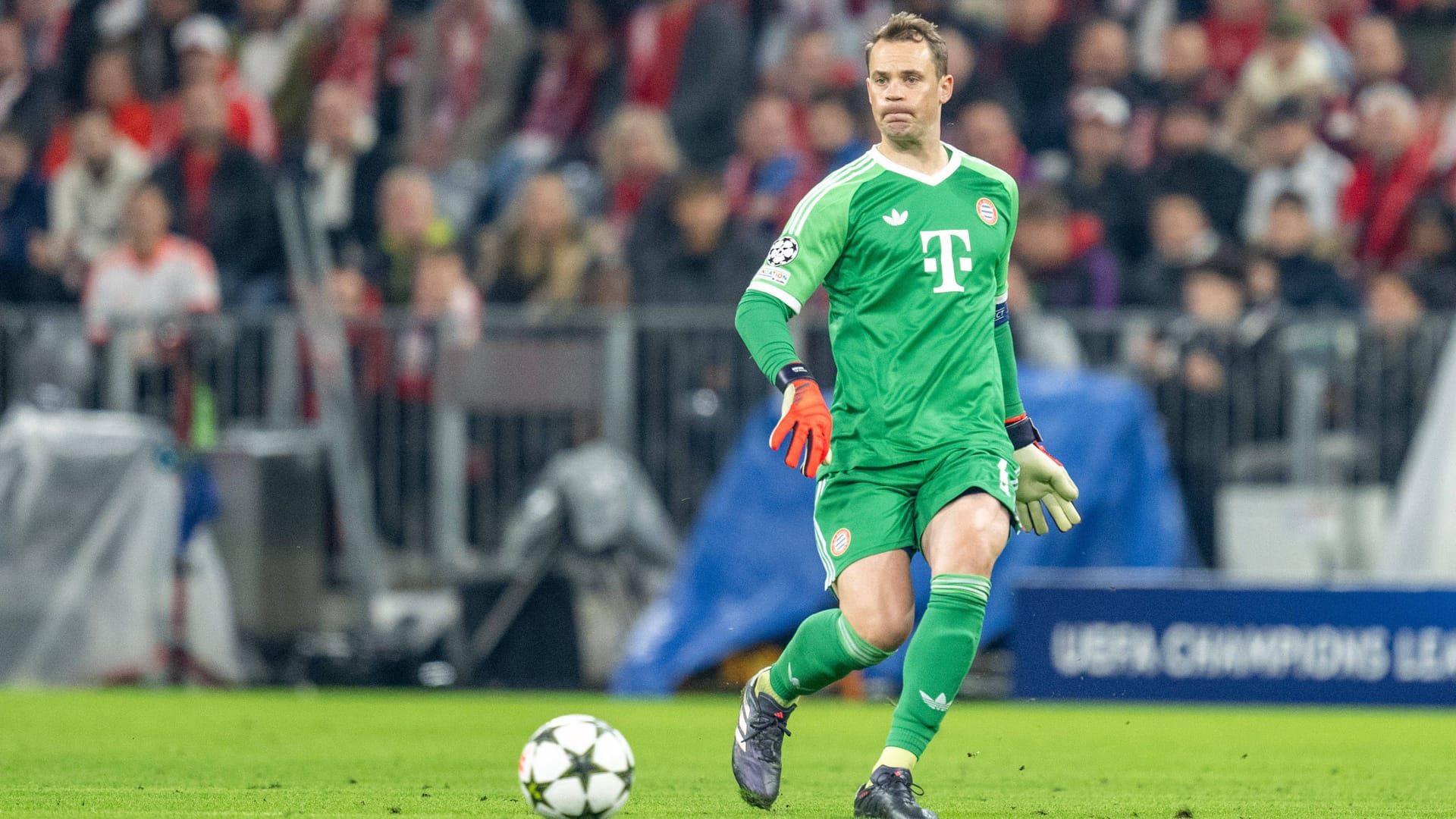 Manuel Neuer (bis 45. Minute): Klärte direkt zu Beginn fast an der Mittellinie. Bei dem Luftzweikampf mit Petković knallte er mit dem Rücken auf den Boden und musste behandelt werden. Bekam danach keinen einzigen Schuss aufs Tor. Musste zur Pause aber angeschlagen raus. Note 3