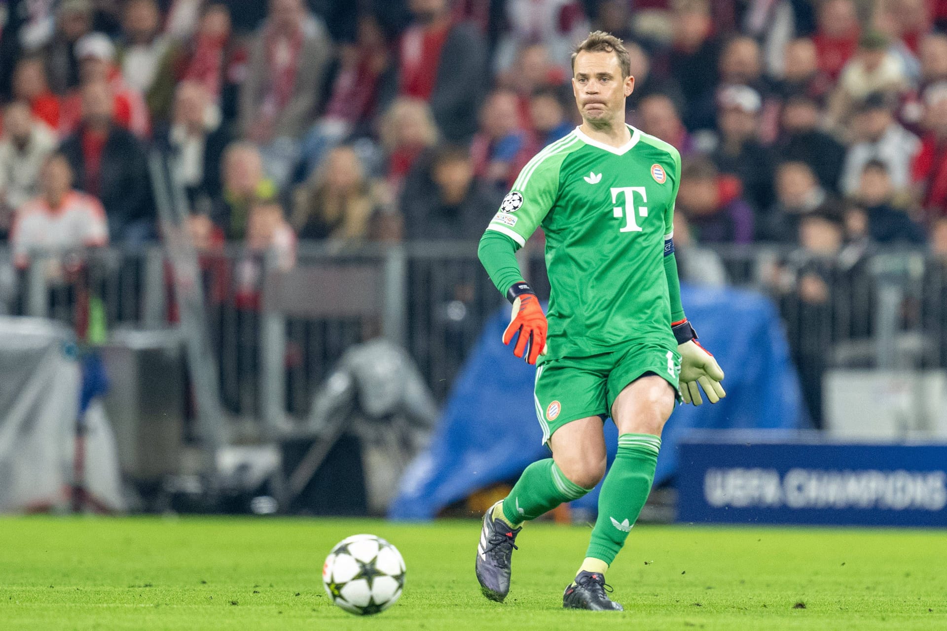 Manuel Neuer (bis 45. Minute): Klärte direkt zu Beginn fast an der Mittellinie. Bei dem Luftzweikampf mit Petković knallte er mit dem Rücken auf den Boden und musste behandelt werden. Bekam danach keinen einzigen Schuss aufs Tor. Musste zur Pause aber angeschlagen raus. Note 3